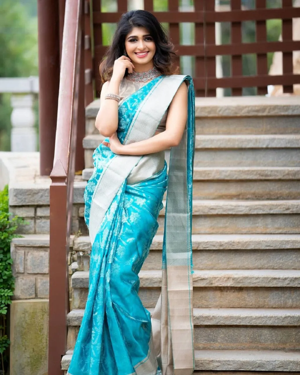 Extraordinary Firozi Soft Silk Saree With Piquant Blouse Piece