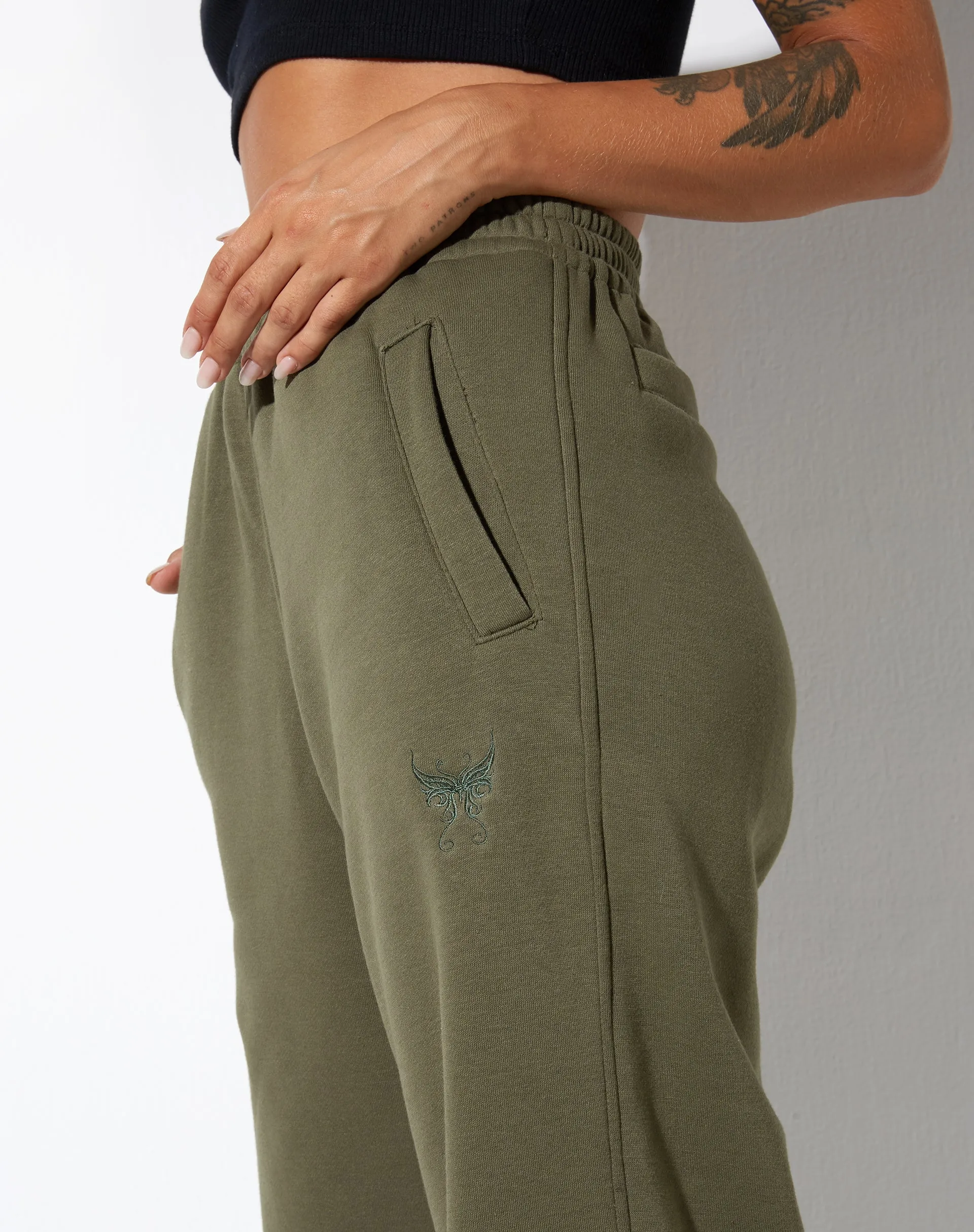 Leia Jogger in Grape Leaf Butterfly Embro