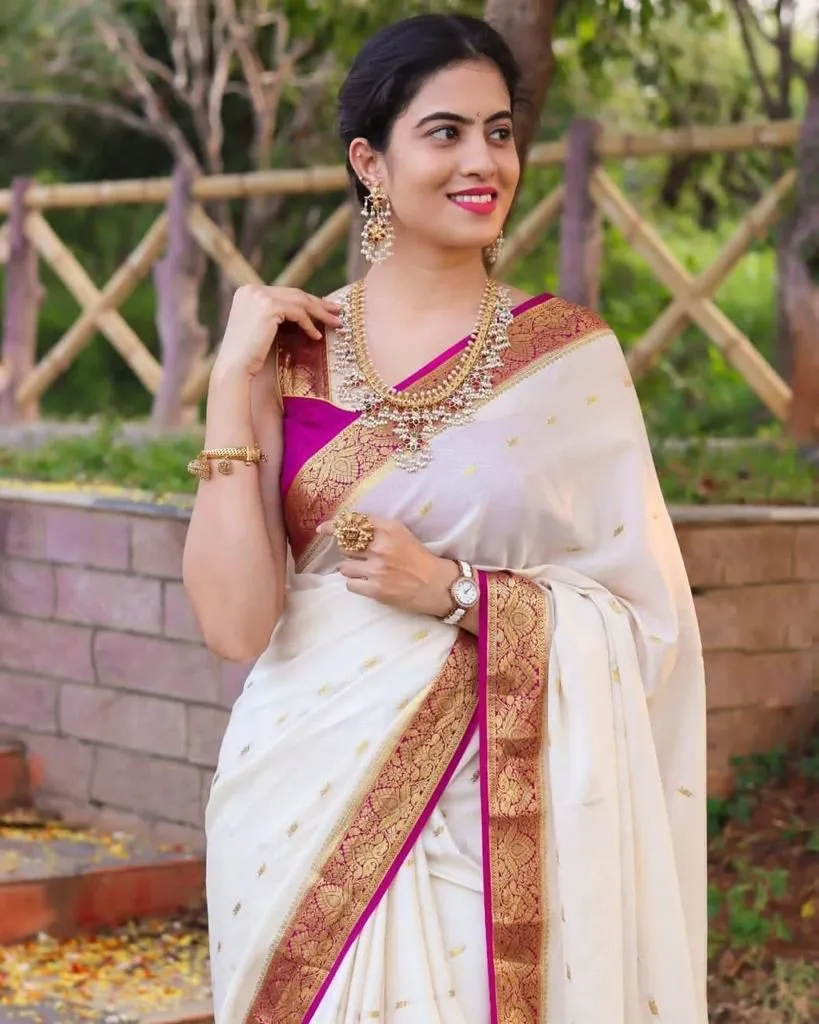 Lissome Off White Soft Silk Saree With Admirable Blouse Piece