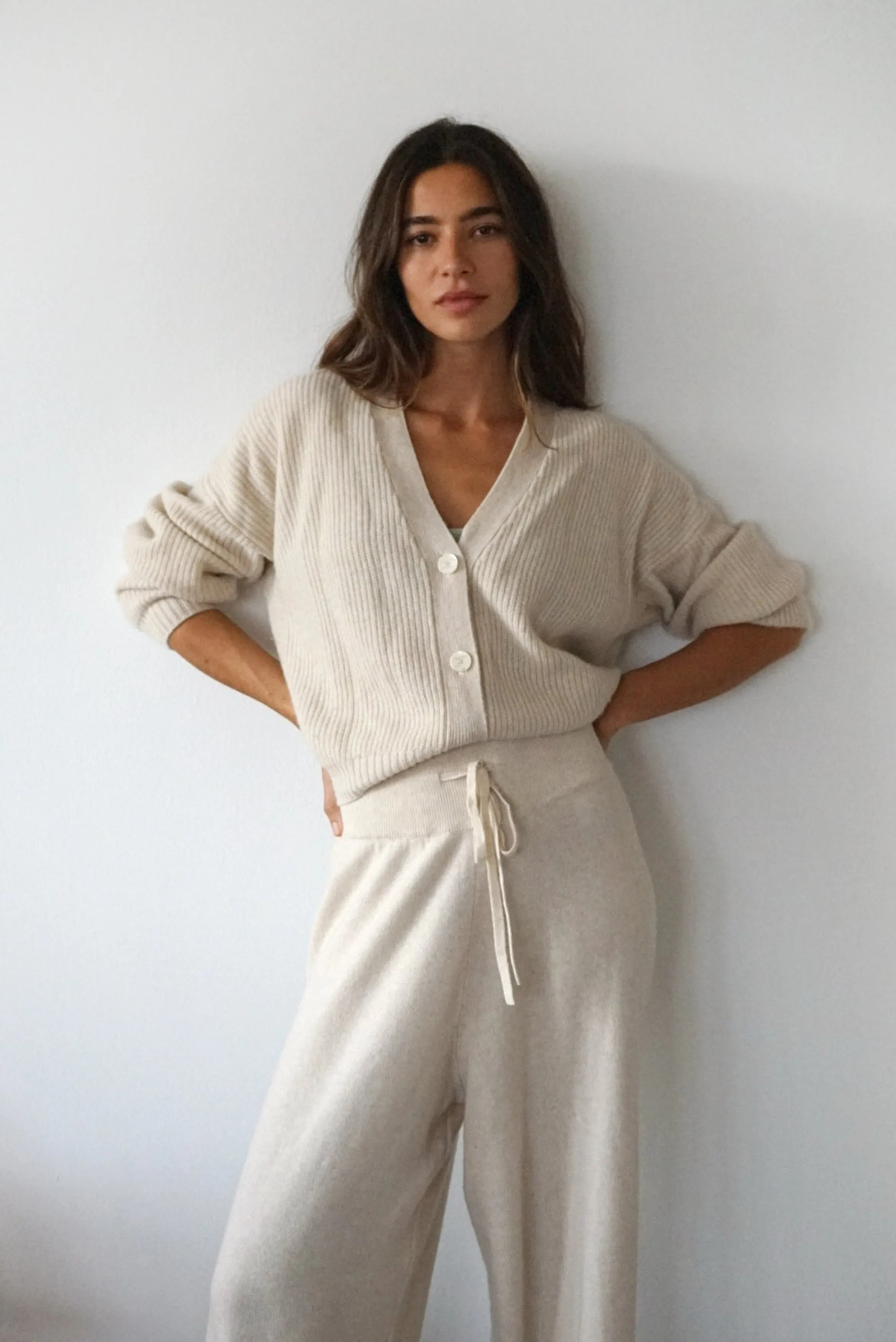 The Cashmere Muma Cropped Cardigan // Moon