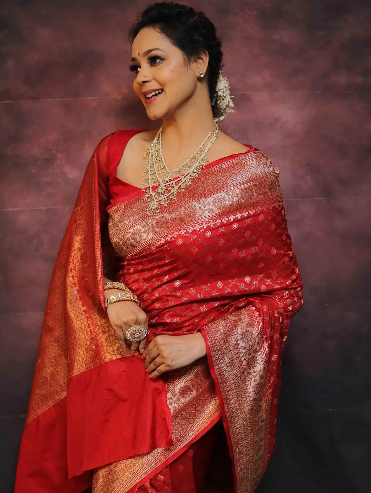 Woebegone Red Soft Silk Saree With Demesne Blouse Piece