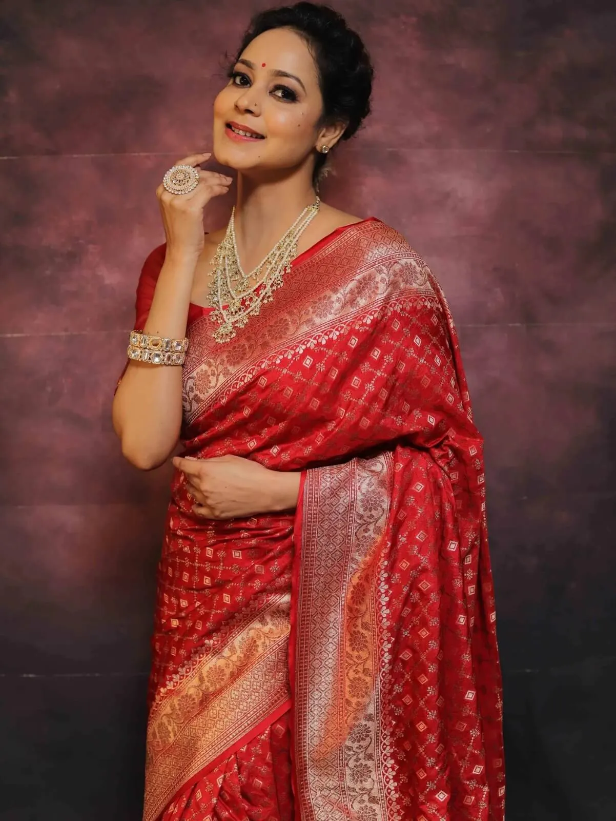 Woebegone Red Soft Silk Saree With Demesne Blouse Piece