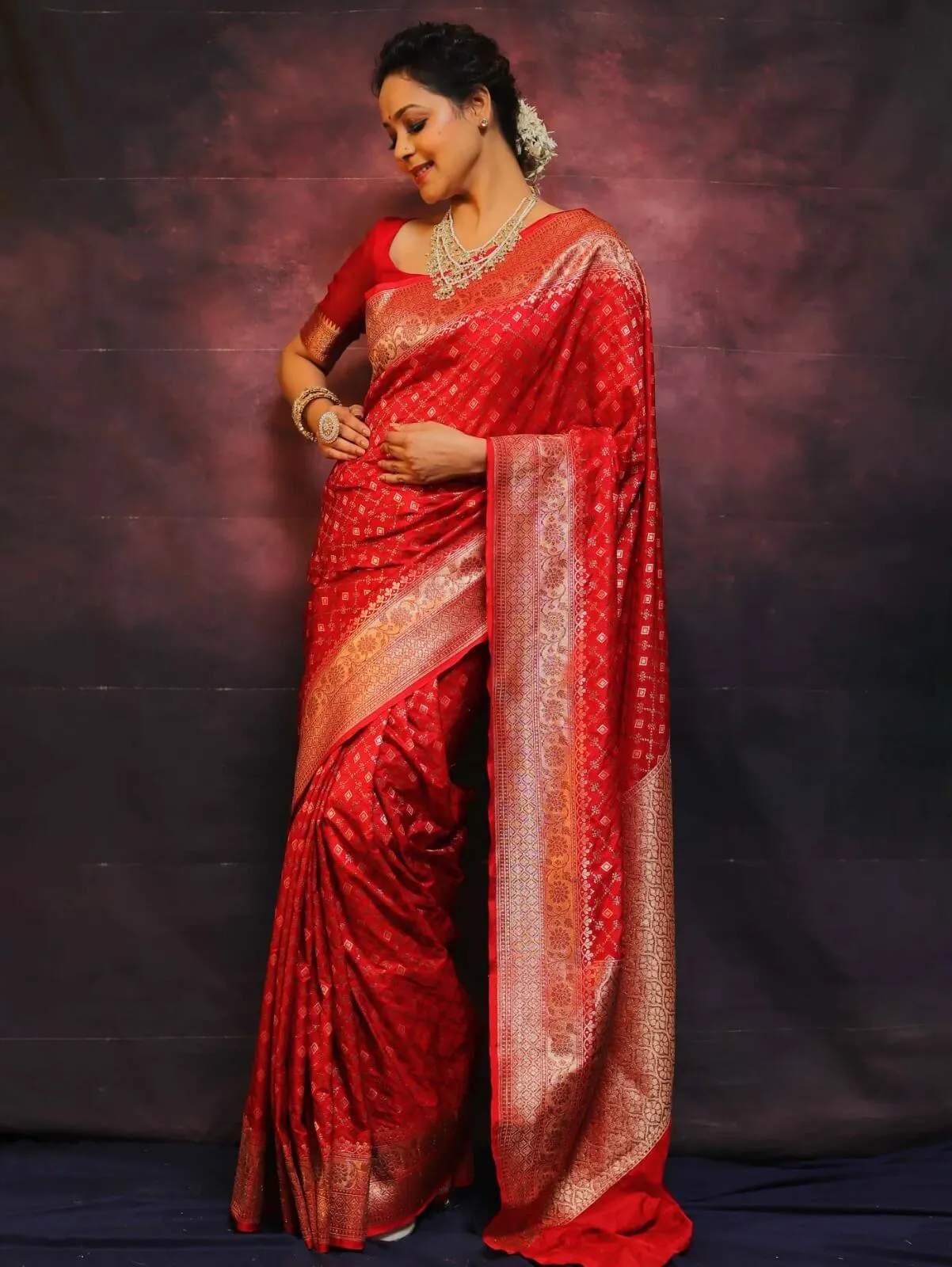 Woebegone Red Soft Silk Saree With Demesne Blouse Piece