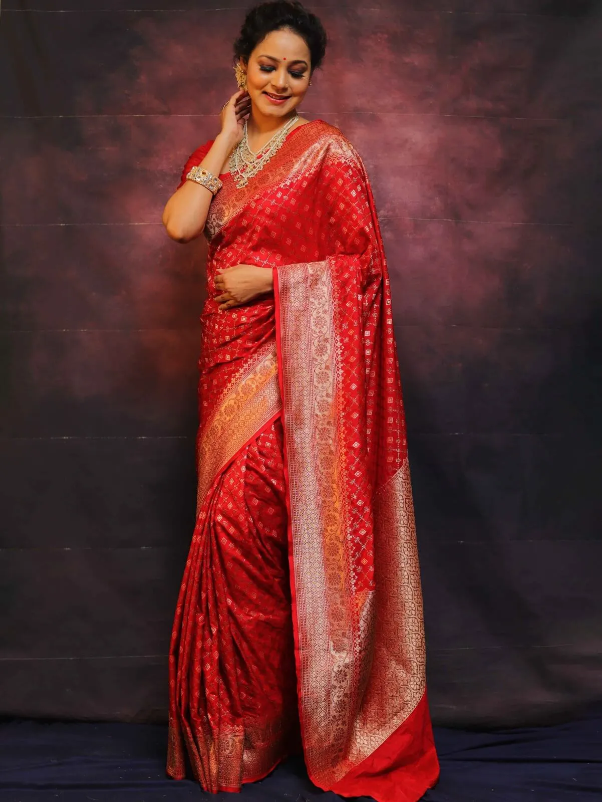 Woebegone Red Soft Silk Saree With Demesne Blouse Piece